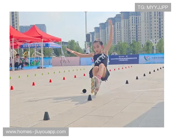 轮滑自由表现：街头风采引人入胜，轮滑自由式动作详细表